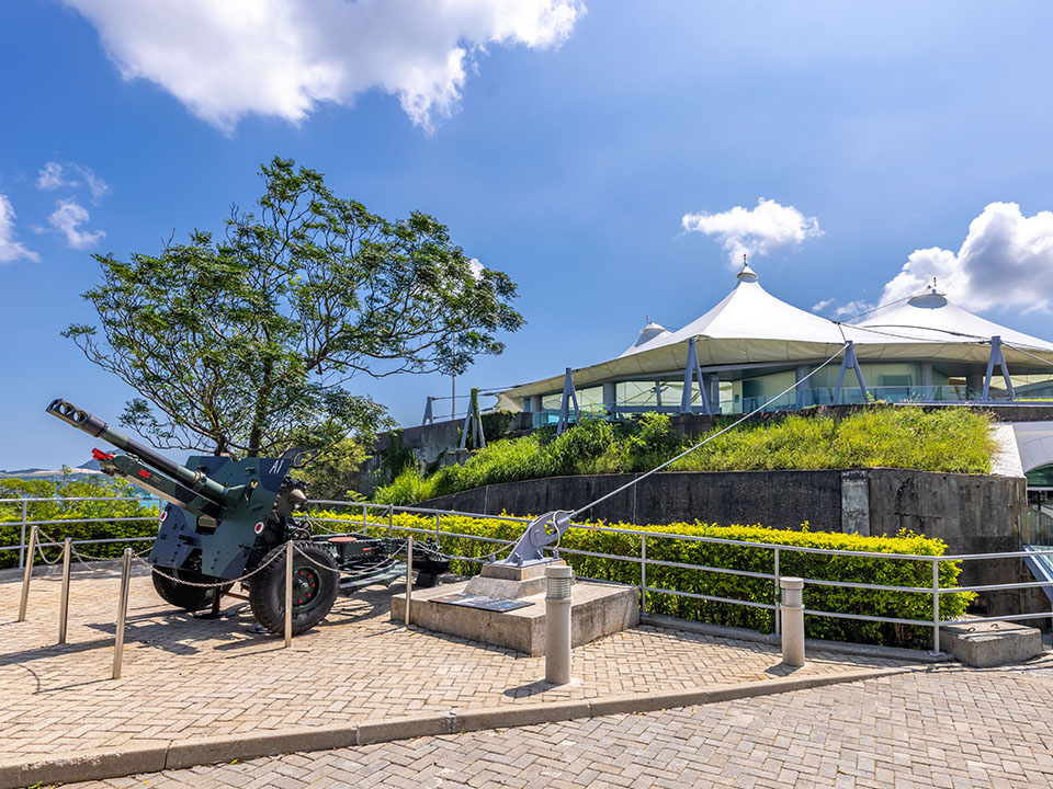 A field gun at the Hong Kong Museum of the War of Resistance and Coastal Defence.