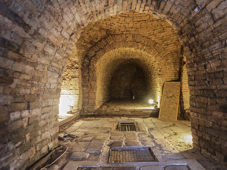 Inside one of the Lei Cheng Uk Han tombs