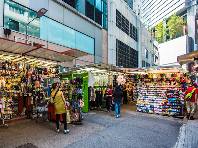 小寶雜貨店)搭勾, 露天市集