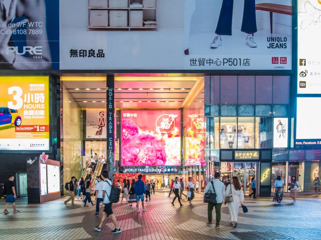File:HK CWB 銅鑼灣 Causeway Bay 時代廣場 Times Square mall shop Givenchy June 2020  SS2 09.jpg - Wikimedia Commons